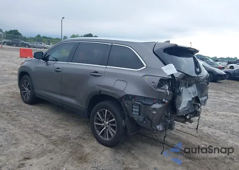 2019 Toyota Highlander Xle z USA, uszkodzony, nr VIN 5TDKZRFH3KS567304